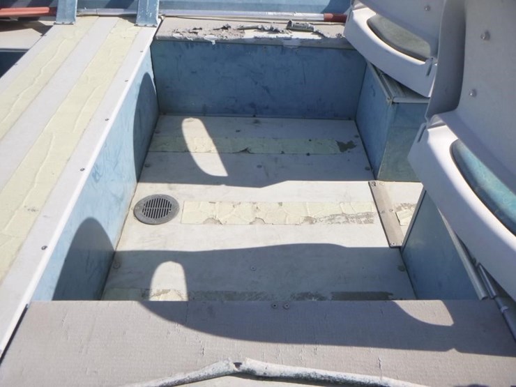 2002-klamath-aluminum-boat-&-trailer-image-18