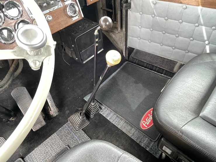 1970-peterbilt-358-image-114