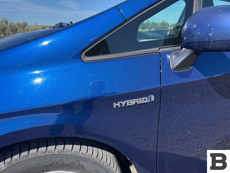 2011-toyota-prius-hatchback-image-12