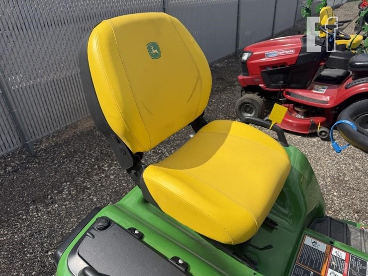 2022-john-deere-x730-image-18