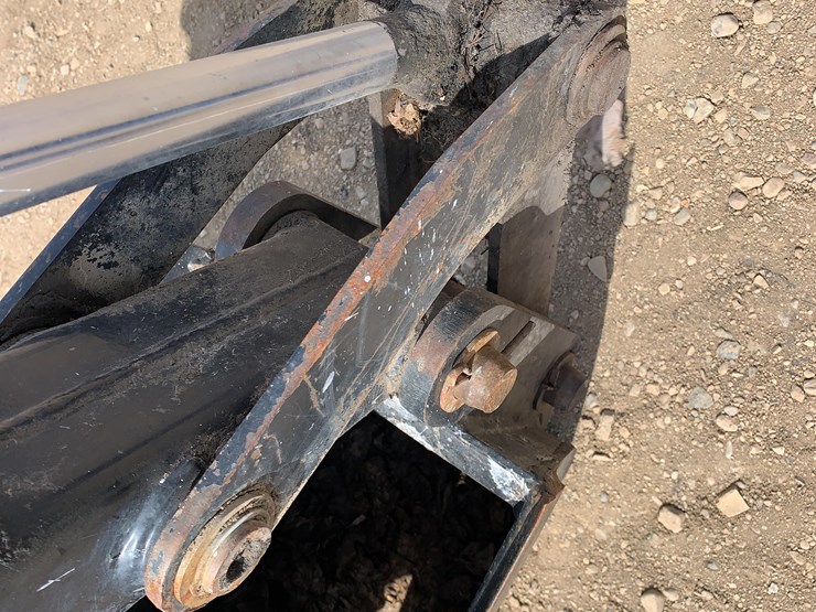bradco-408w-skid-steer-backhoe-attachment-image-20