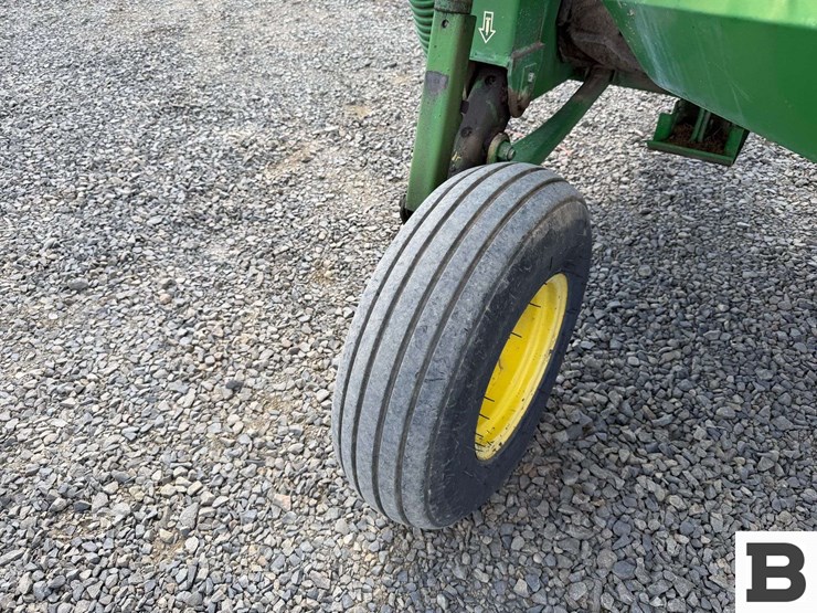 john-deere-820-image-23