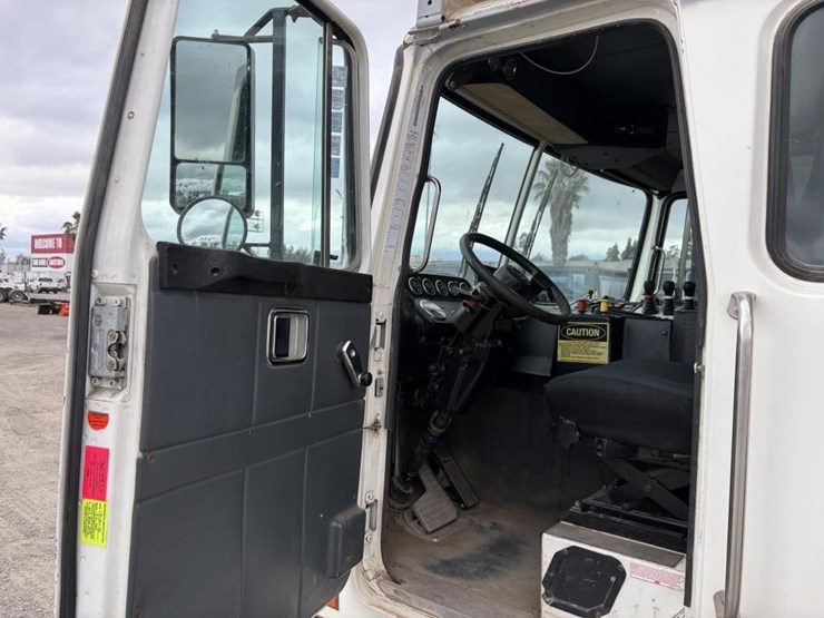 2011-autocar-xpeditor-image-10