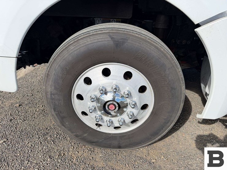 2017-kenworth-t880-image-11