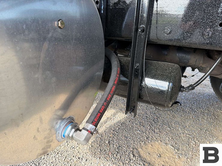 2017-kenworth-t880-image-19