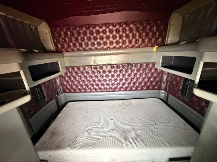 1998-kenworth-t680-image-13