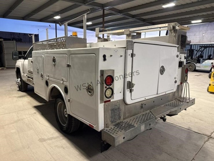 2015-chevrolet-silverado-3500hd-image-7