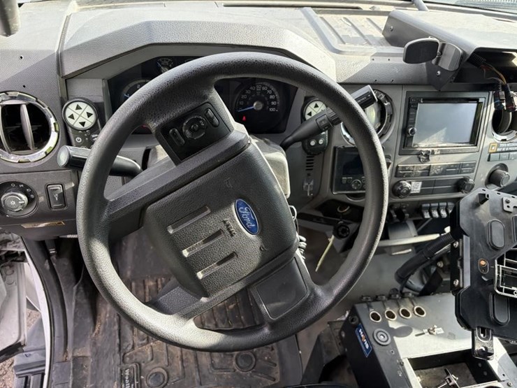 2016-ford-f550-image-13
