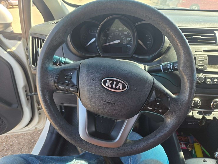 2013-kia-rio-lx-sedan-4d-image-15