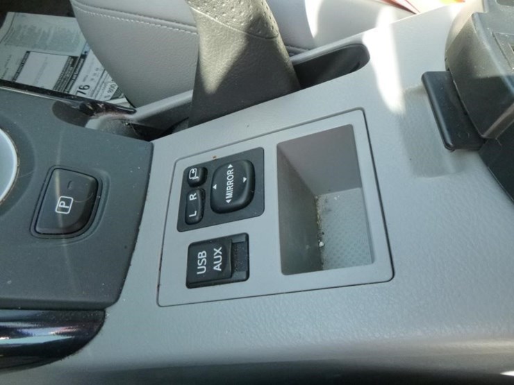 2014-toyota-rav4-image-15