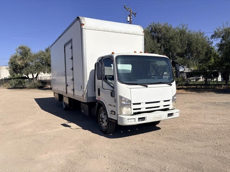 2015-isuzu-nrr-image-2