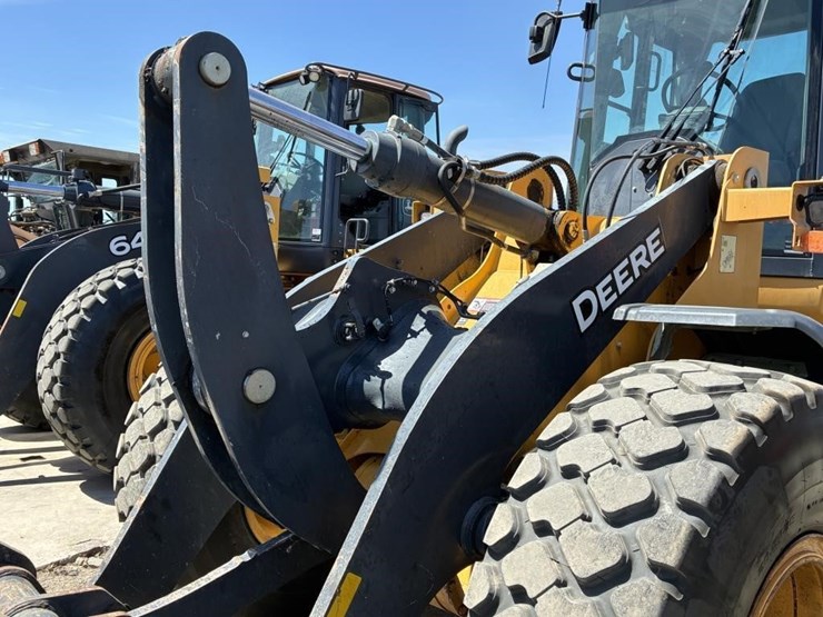 2021-deere-624l-image-10