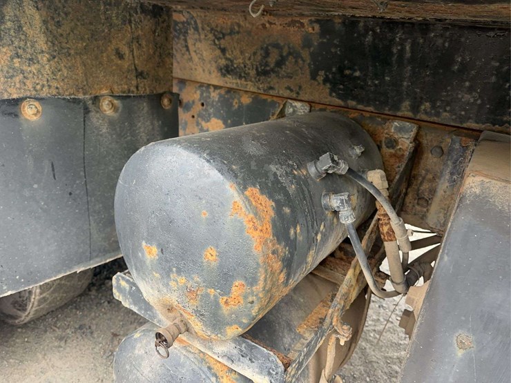 1998-mack-ch613-image-16