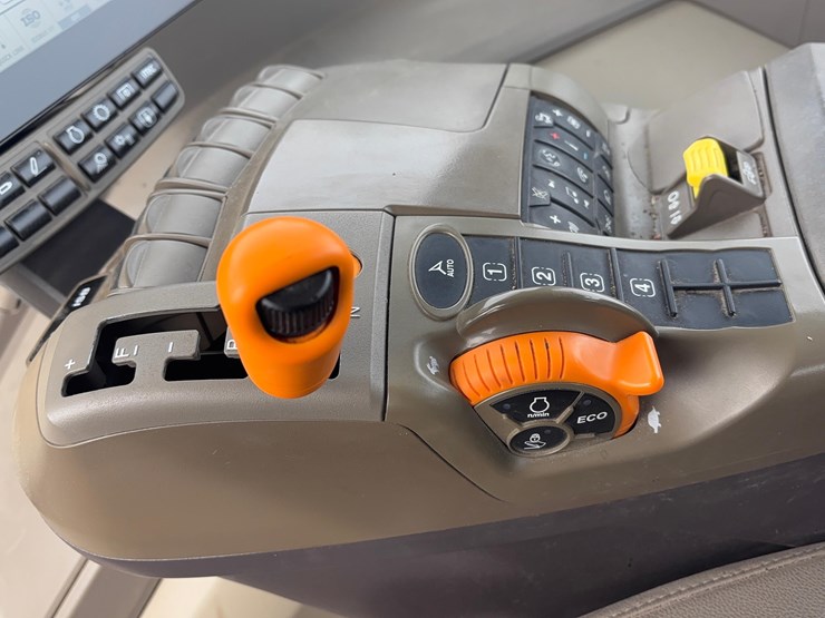 2024-john-deere-9rt-590-tractor-image-25