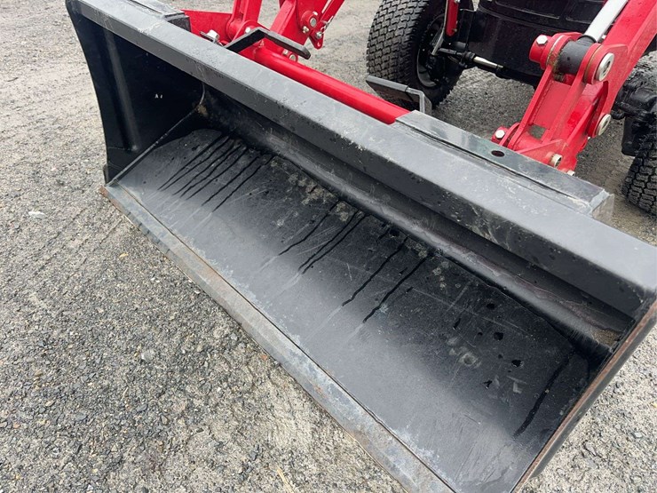 2023-mahindra-emax-25l-image-10