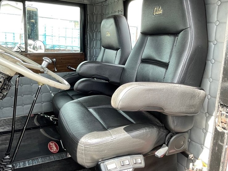 1970-peterbilt-358-image-131