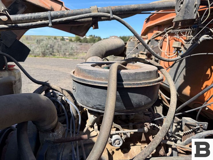 1979-ford-800-image-37