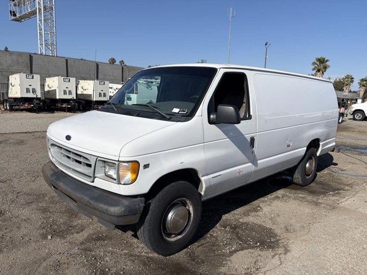 2002-ford-e350-image-1