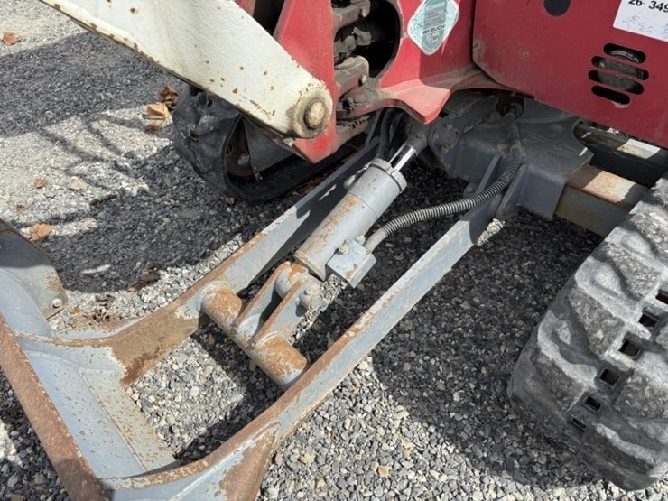 2017-takeuchi-tb216-image-18