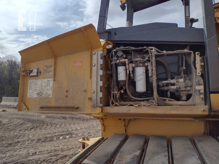 2013-deere-700k-lgp-image-41