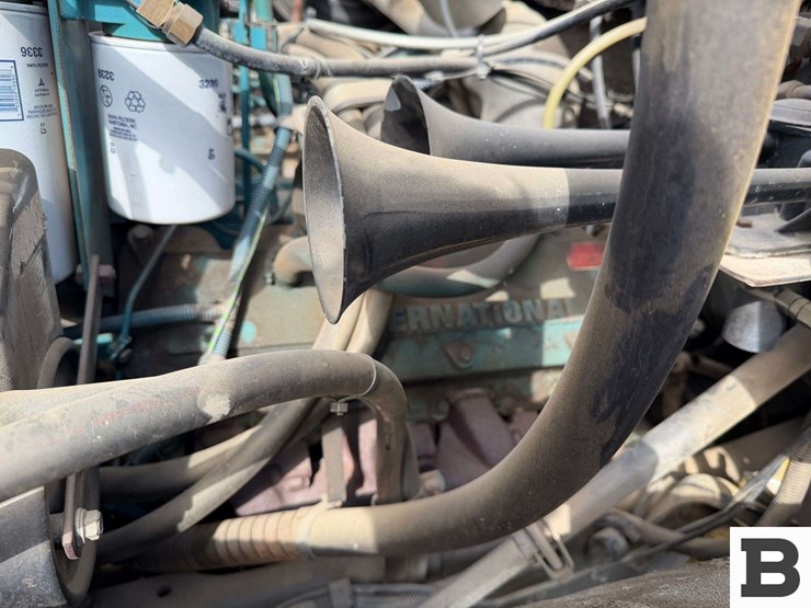 1985-international-1854-flatbed-truck-image-38