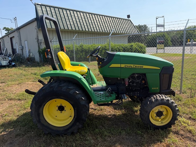 john-deere-3203-image-3