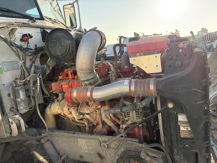 2015-peterbilt-365-image-8