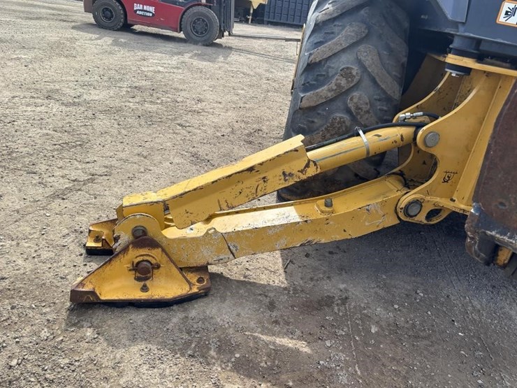 2019-deere-310l-ep-image-26