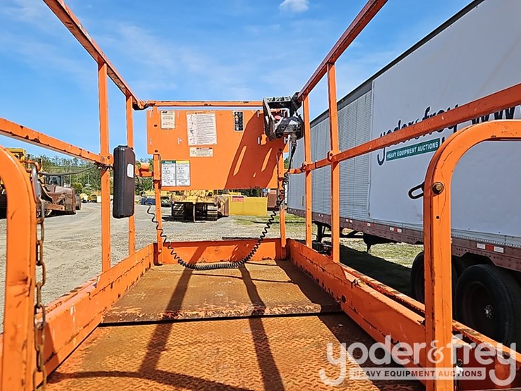 2016-jlg-3246es-image-12