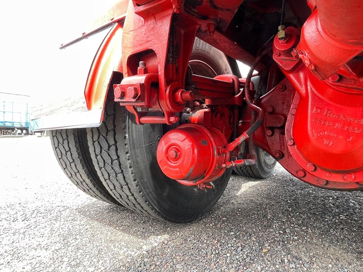 1976-peterbilt-359-image-35