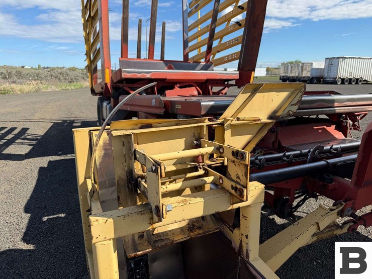 new-holland-1085-image-19