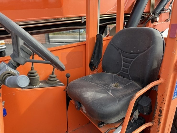 2015-sky-trak-6042-image-25