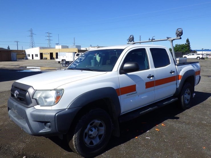 2013-toyota-tacoma-image-1