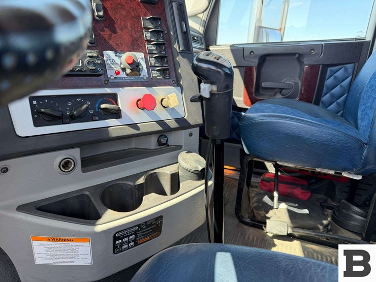 2012-freightliner-coronado-sd-tractor-truck-image-70