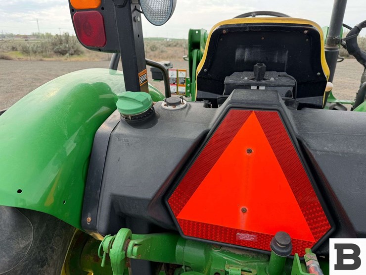 2015-john-deere-5075e-image-41