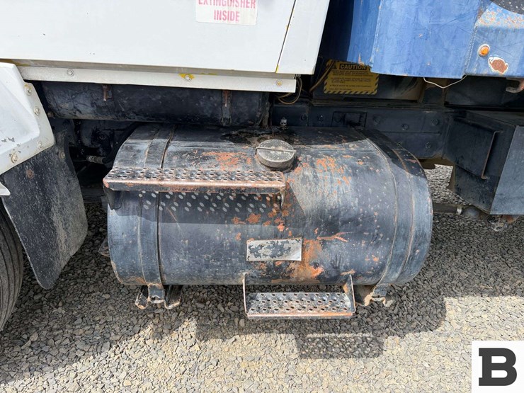 1996-ford-la9000-image-11