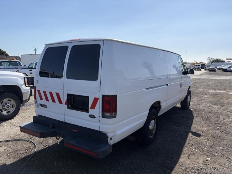 2002-ford-e350-image-3