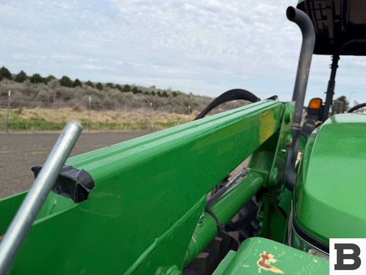 2015-john-deere-5075e-image-18