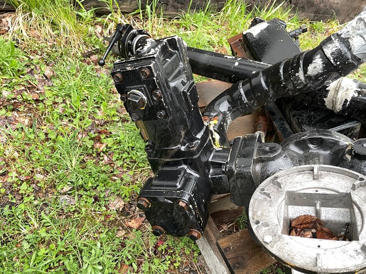 #10364-•-fuel-pump-off-of-semi-tractor-image-10