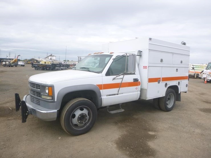 2002-chevrolet-3500-image-1