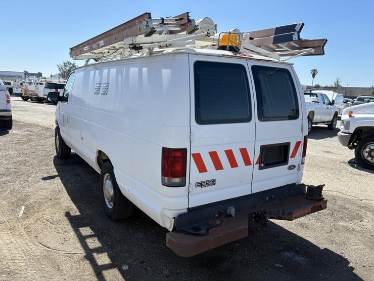 2002-ford-e350-image-4