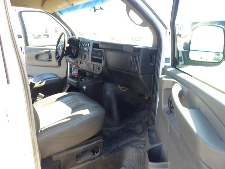 2015-chevrolet-express-3500-image-6