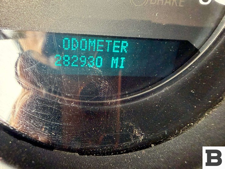 2007-chevrolet-suburban-1500-image-26