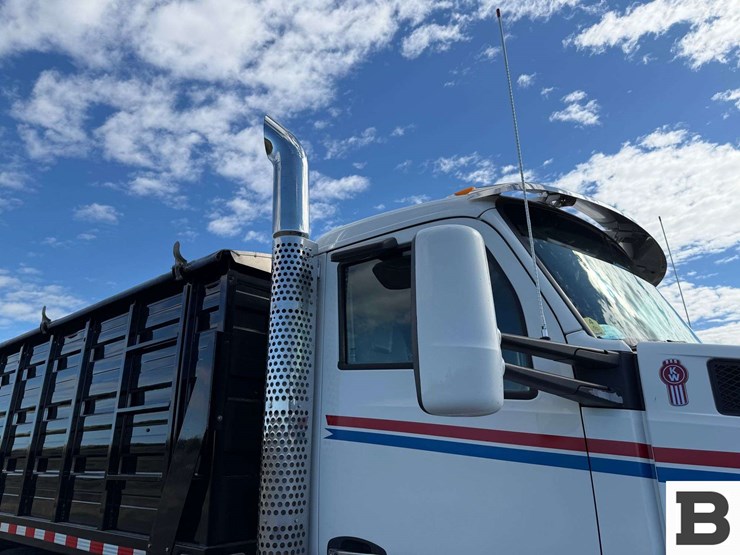 2017-kenworth-t880-image-40