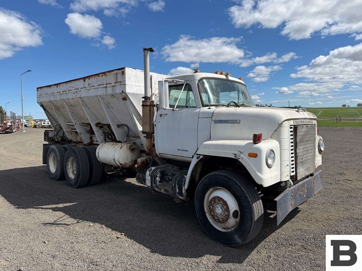 1977-international-fertilizer-truck-image-7
