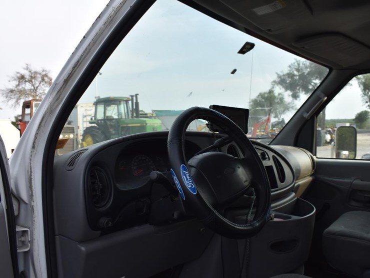 2002-ford-e350-image-6