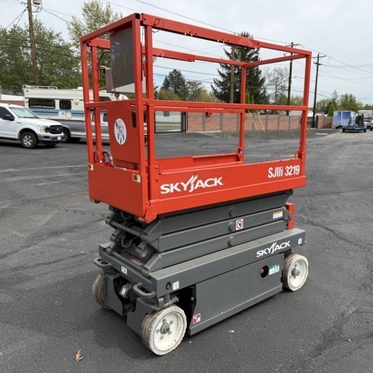 2013 SKYJACK SJIII3219