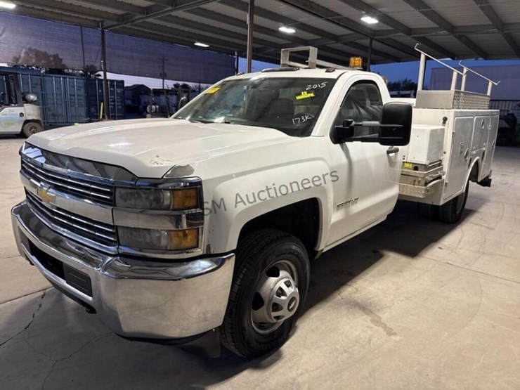 2015-chevrolet-silverado-3500hd-image-4