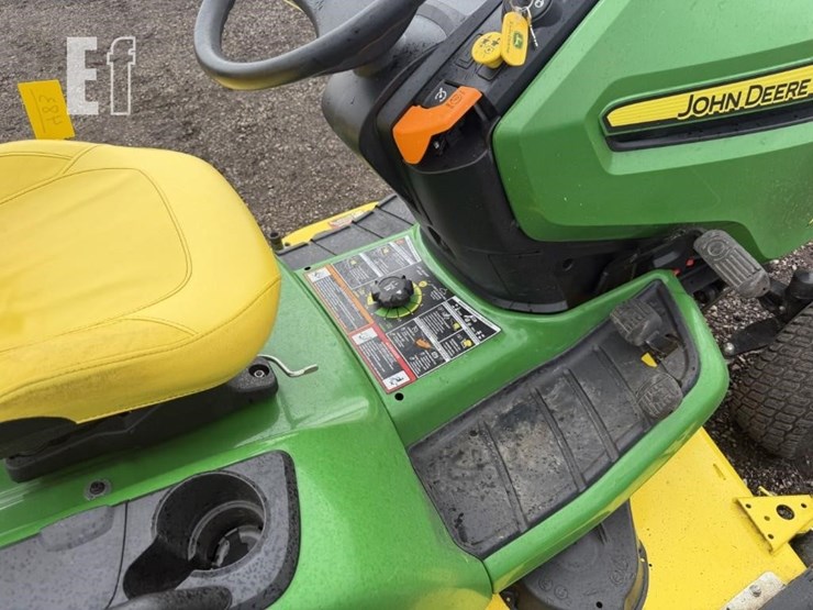 2021-john-deere-x590-image-16