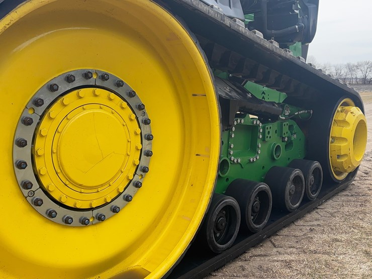 2024-john-deere-9rt-590-tractor-image-14